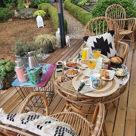 D'hotes L'oustal, Terrasse Privee & Petit-dejeuner, Sidobre Bed & Breakfast Lacrouzette